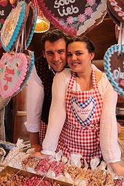 Willi Kinzler jr. und seine Frau freuen sich auf den Besuch ihres auf der Oidn Wiesn vertretenen Alpenhaus (©Foto: Martin Schmitz)